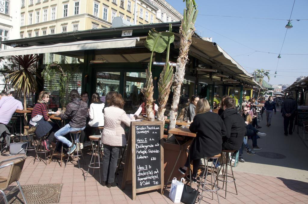 Operastreet Black & White Vienna Exterior photo
